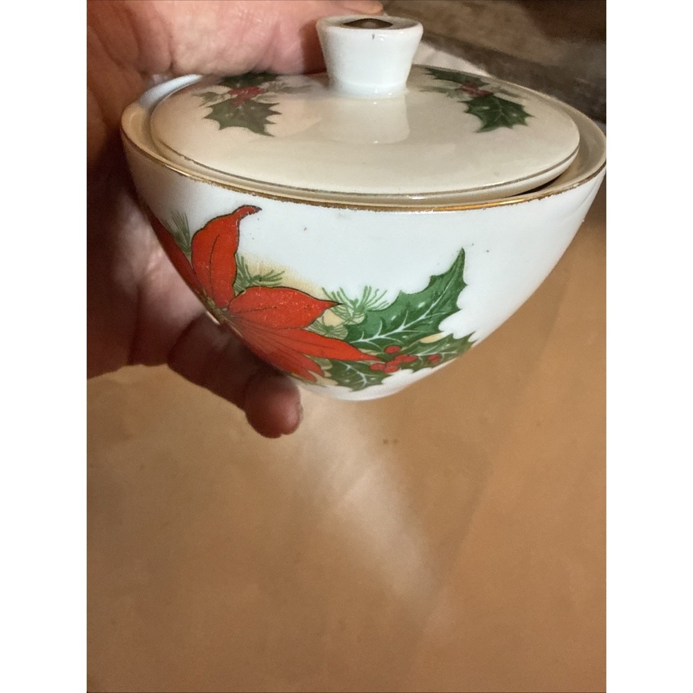 Vintage LIPPER & MANN  Holly Berry Sugar Bowl Pre Owned